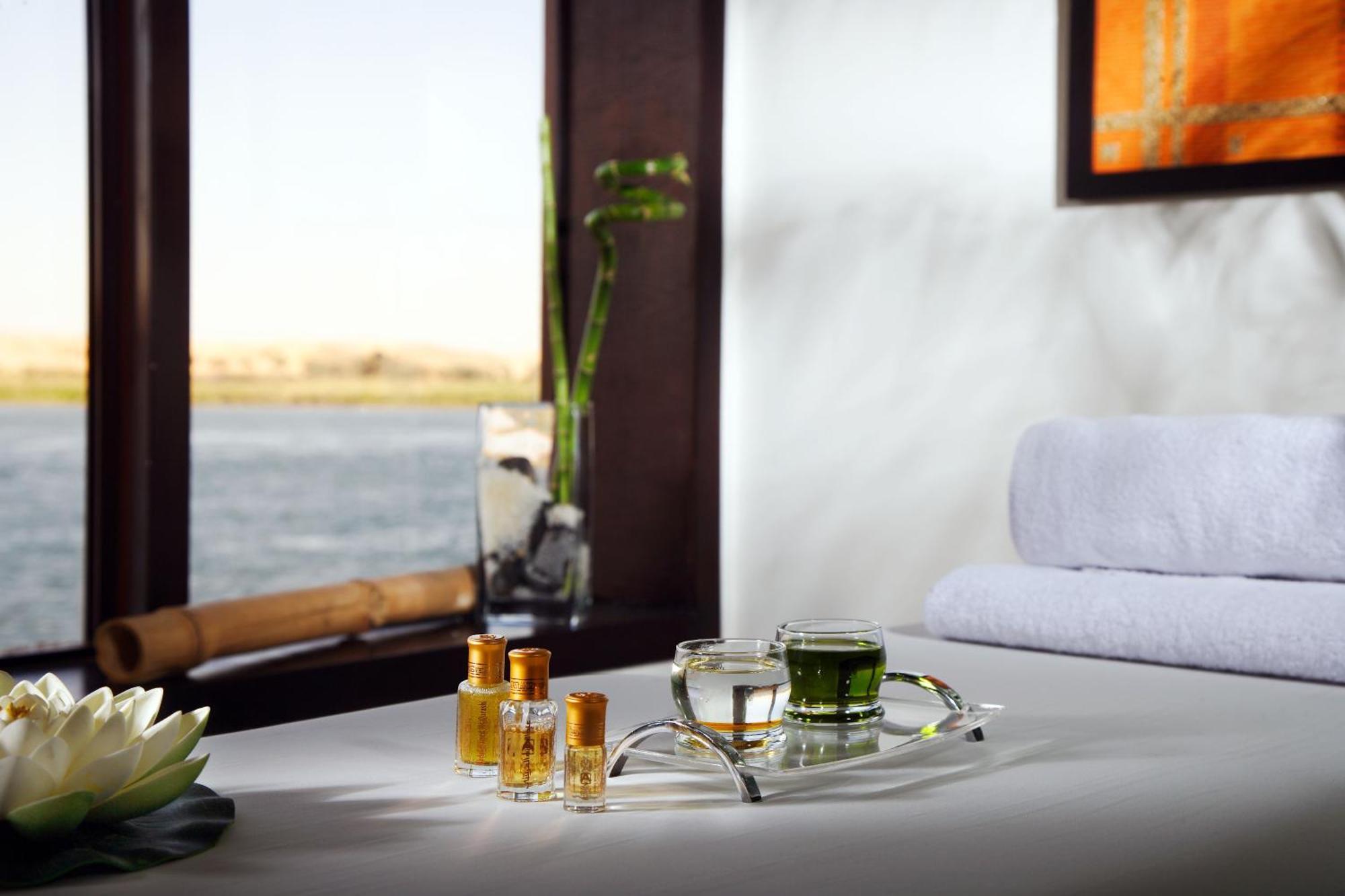 Moevenpick Royal Lotus Nile Cruise, Every Monday Four Nights From Luxor, Every Friday Three Nights From Aswan - Including Excursions & Sightseeing ภายนอก รูปภาพ